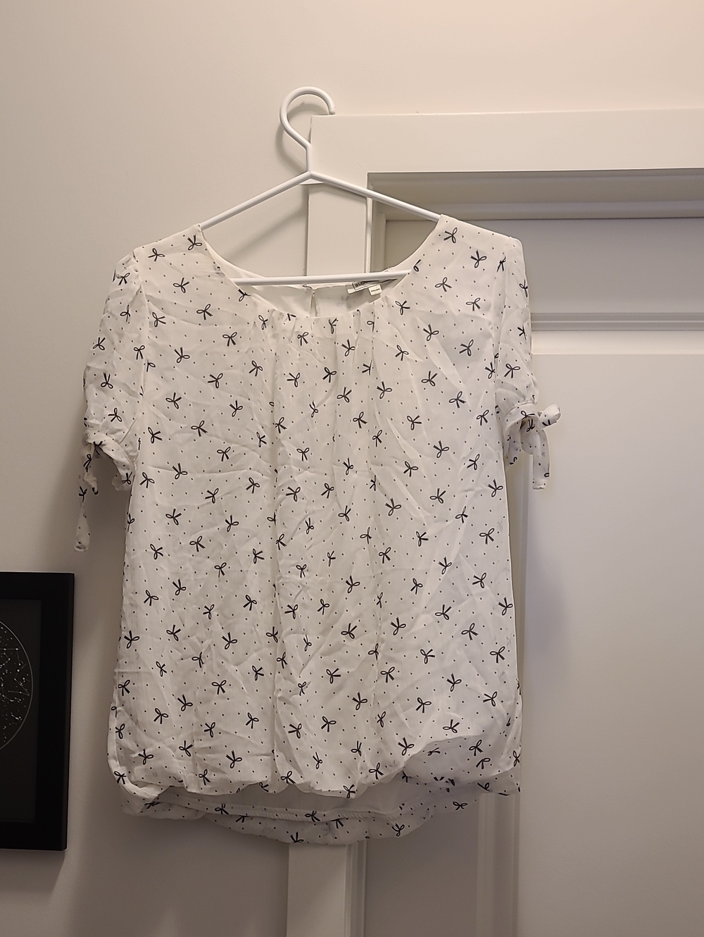 Blousology White Scissors Print Blouse – Size M – Tie Sleeve